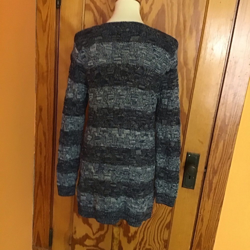 Blue striped oversized cable knit sweater - Picture 10 of 10